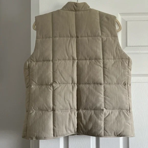 J.Crew Women's Beige Puffer Vest - Picture 4 of 4